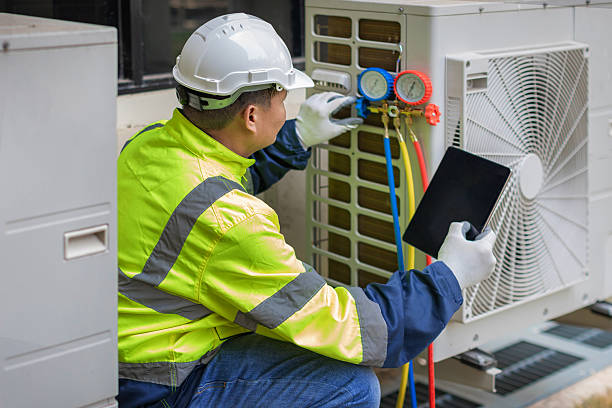 Professional Hvac Maintenance technician working in La Cañada Flintridge, CA